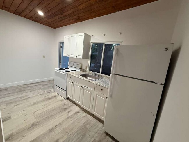 3033-3033 NW 15th St unit 3031 UNIT C 1ST FLOO, Miami, FL 33125 - photo 2