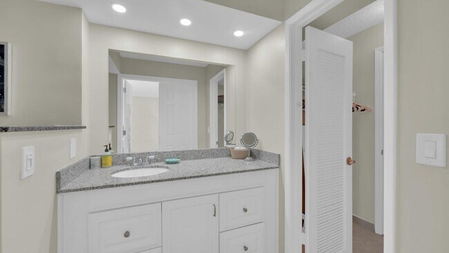 450 Egret Cir unit 450 Egret Circle 920, Delray Beach, FL 33444 - photo 6