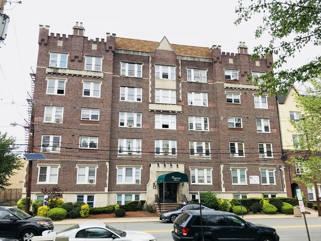 50 Anderson St unit E8, Hackensack, NJ 07601 - photo 2