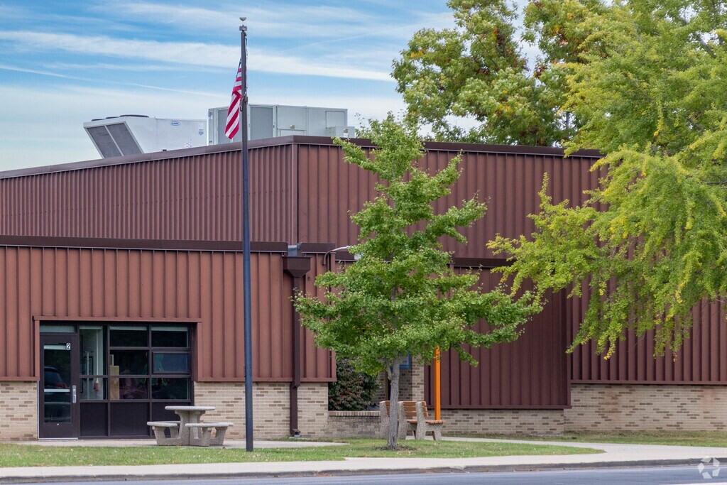 Ledgewood Elementary School is a public school located in Roscoe, IL.