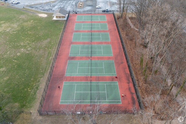 Scarsdale Middle School has tennis courts for students.