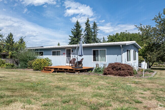 Bunker Hill contains many manufactured homes.
