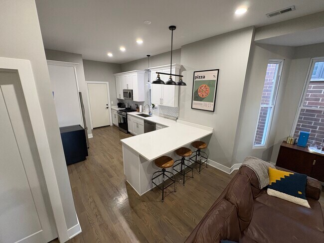 1933 W Ohio St unit 2, Chicago, IL 60622 - photo 4