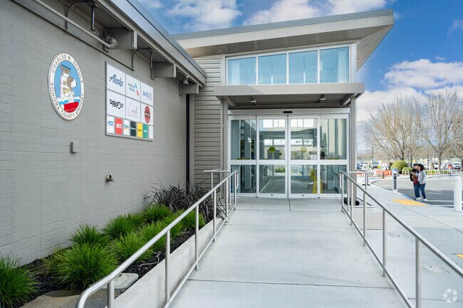 Charles M. Schulz–Sonoma County Airport is about 90 minutes from Lucerne by car.