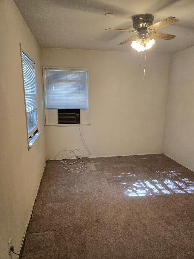 Weddington Apartments, Sherman Oaks, CA 91401 - photo 2