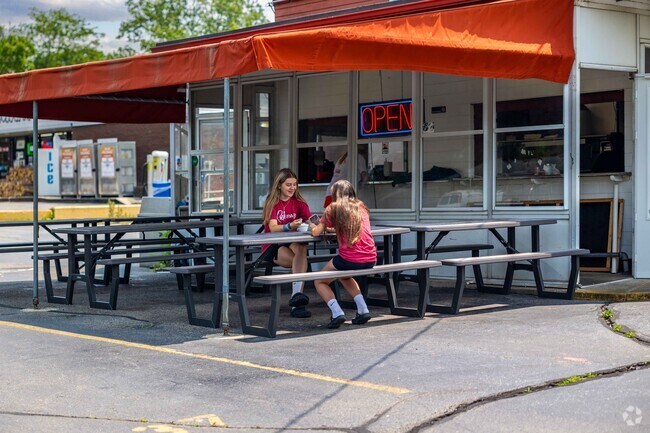 Stop by The Jug for a bite to eat in Manchester Meadows.