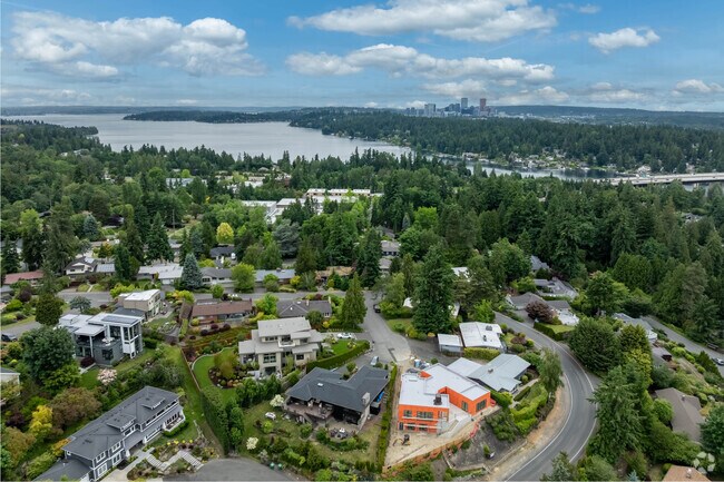 Mercerwood is halfway between Seattle and Bellevue, making it very convenient for your commute.