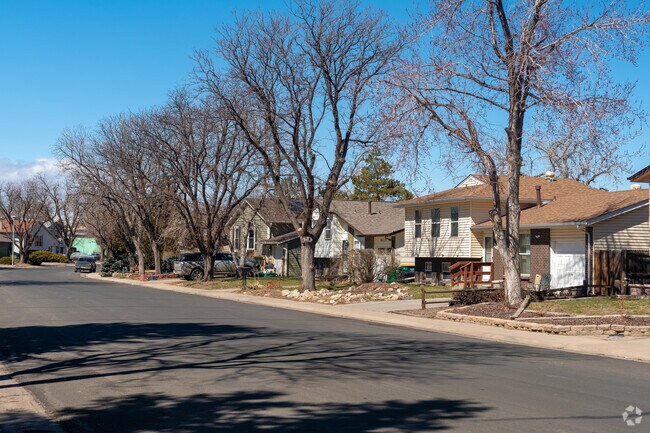 Streets in Norfolk Glen are quiet because the neighborhood lacks through streets.