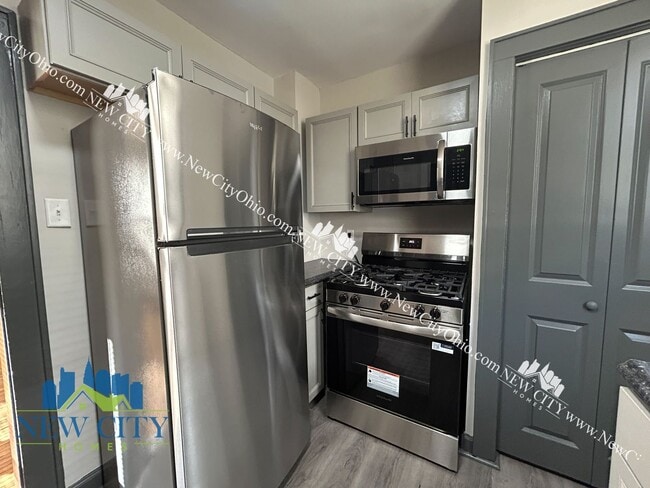 1215 Sullivant Ave, Columbus, OH 43223 - photo 6