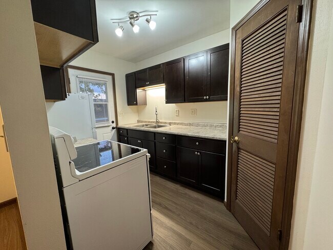 1404 Hayden Ave unit 3, Altoona, WI 54720 - photo 4