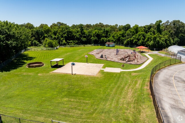 The student population of Reidland Middle School is 318 and the school serves 6-8.