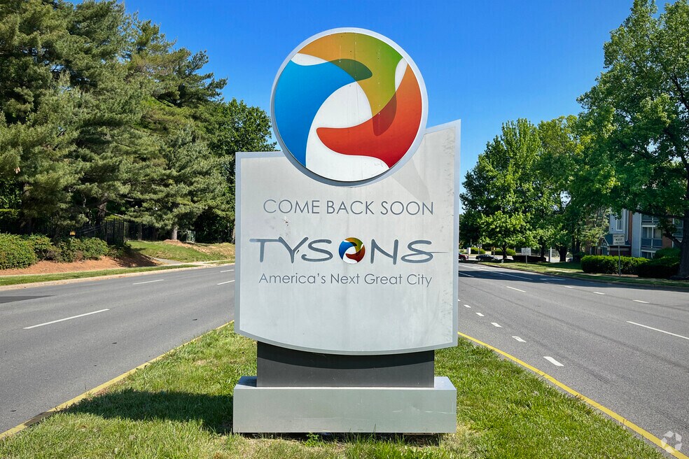 About The Rotonda, McLean VA HOAs, Reviews, Amenities