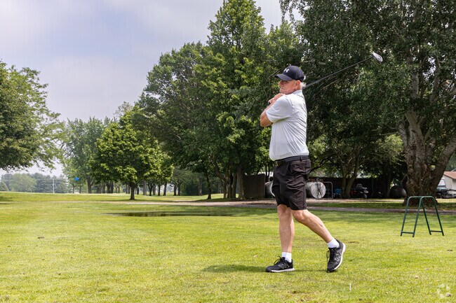 Aspen Ridge Golf Course has 18 holes and a publicly available driving range.