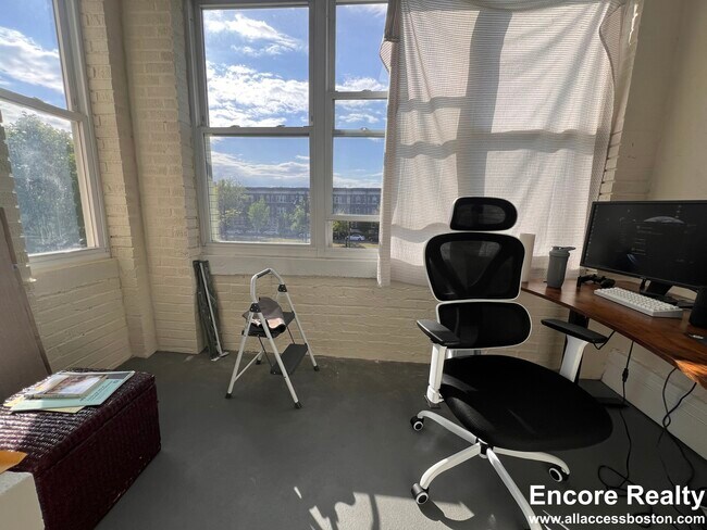 1642 Commonwealth Ave unit 4, Boston, MA 02135 - photo 4