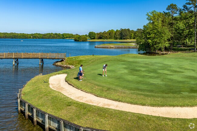 The Oak Hollow Golf Course offers stunning lake views along its course.