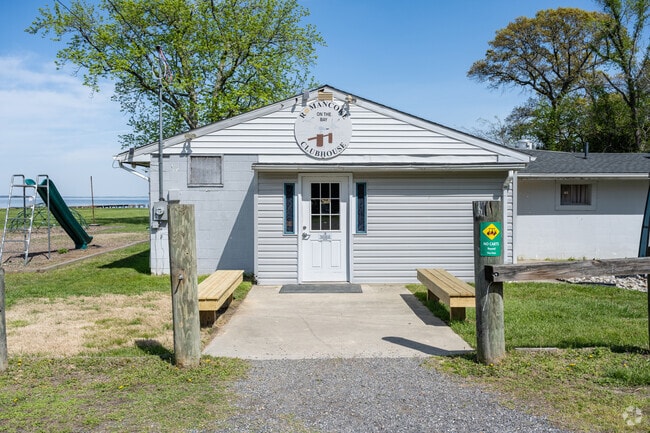 Romancoke On The Bay in Romancoke has a clubhouse with a playground and waterfront access.