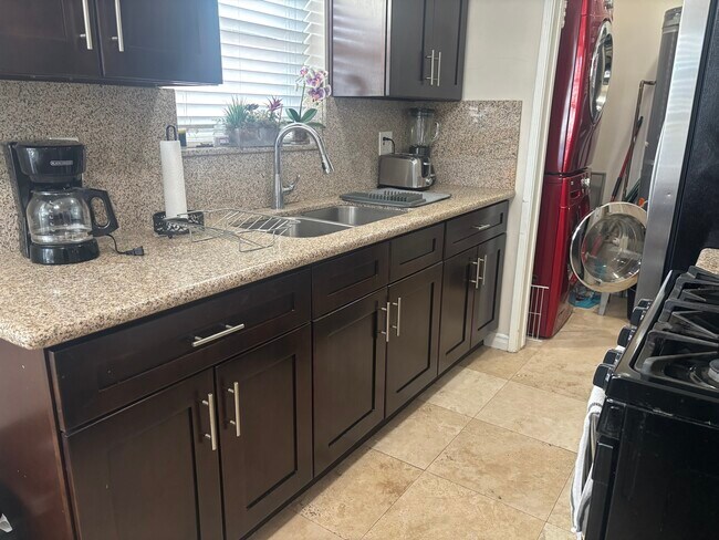 4238 W Slauson Ave unit 4238 Slauson, Los Angeles, CA 90043 - photo 2