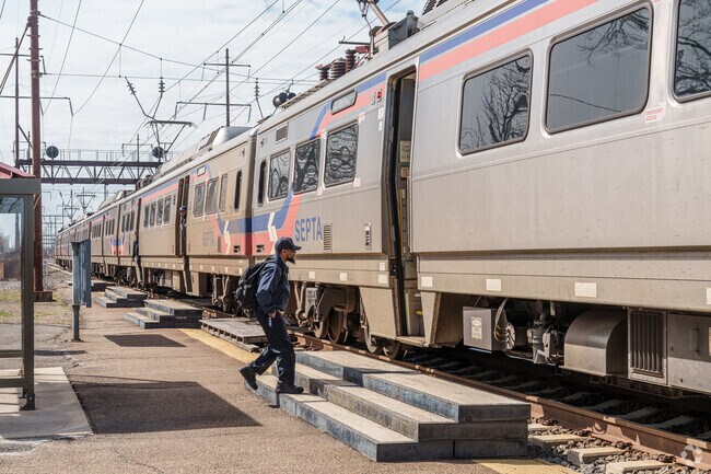 Septa's Glenolden provides residents with a quick route to Philadelphia and Wilmington.