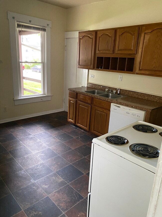 69 W Blake Ave, Columbus, OH 43202 - photo 5