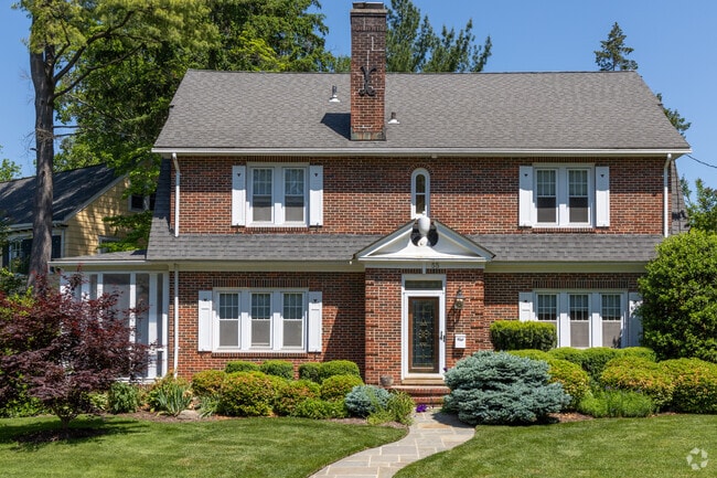 Colonial homes are the primary style of home in Maplewood.