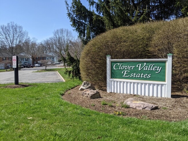 143 Clover Valley Cir, Blacksburg, VA 24060 - photo 3