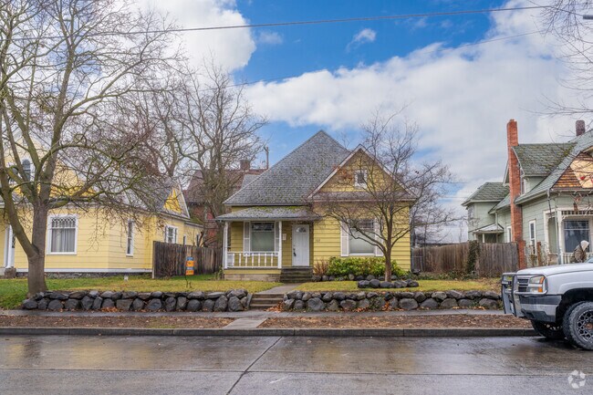 Most of the homes in Lewiston are older craftsman style homes.
