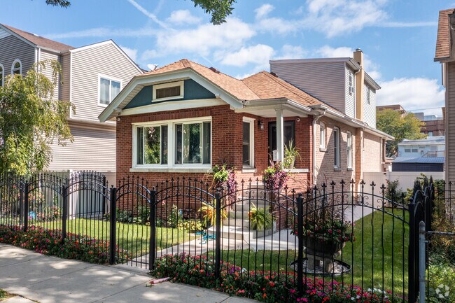 There are plenty of lovely brick bungalows available in Hermosa, IL.