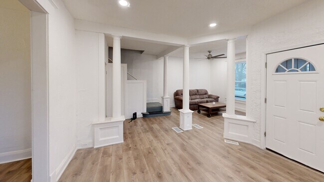 659 Stebbins St, Toledo, OH 43609 - photo 2