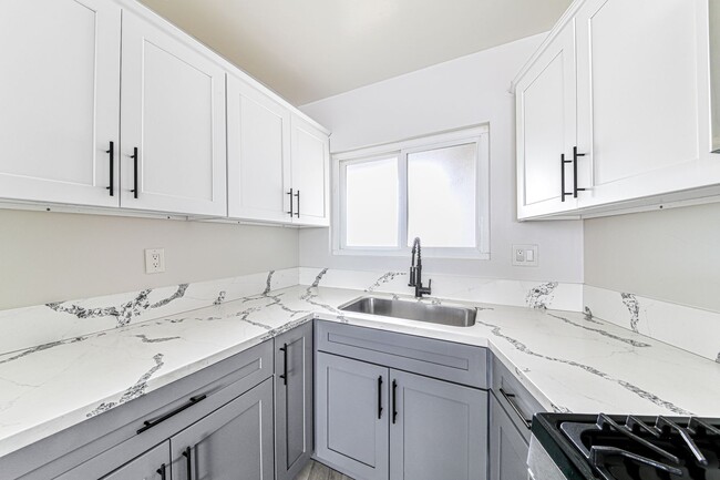 125 E Spring St unit 8, Long Beach, CA 90806 - photo 7