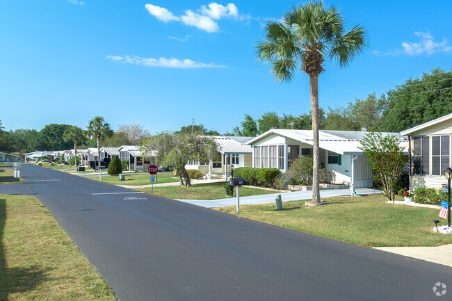 Winter Haven Oaks gated community exudes small-town charm and offers a beautiful location.