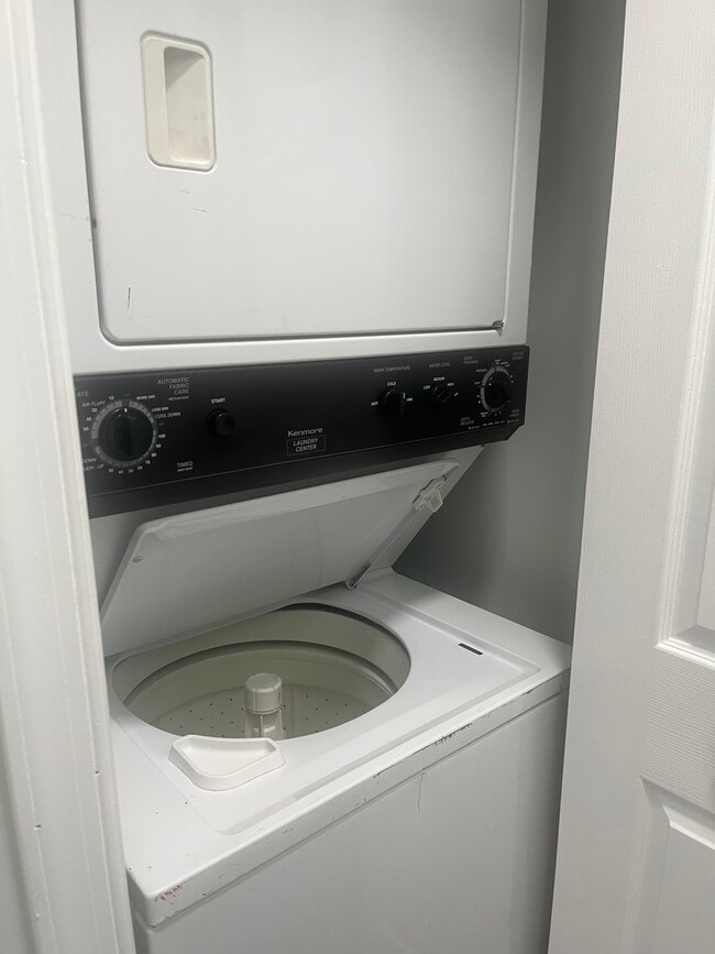 Stackable washer dryer