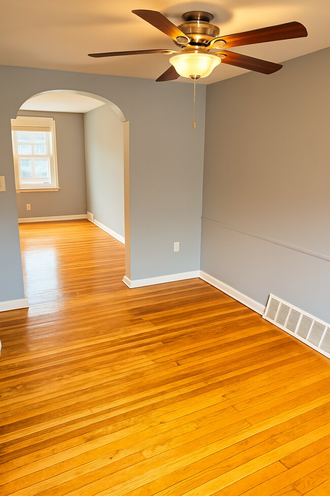 229 Higbee St, Philadelphia, PA 19111