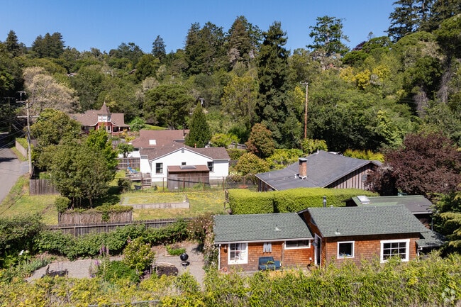 Inverness homes mostly vary from ranch and craftsman styles.