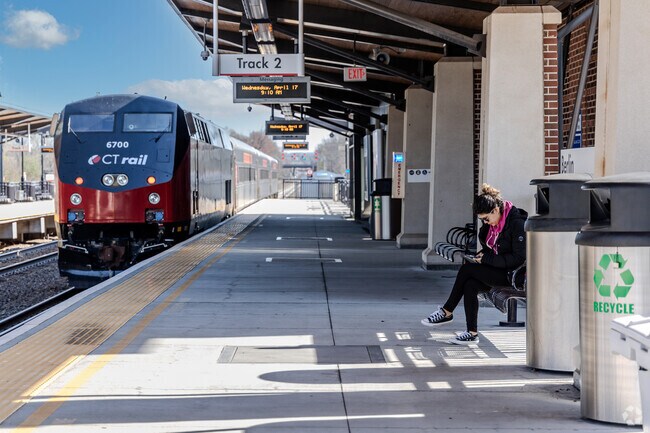 Berlin offers excellent transportation to Hartford and New Haven for its residents.