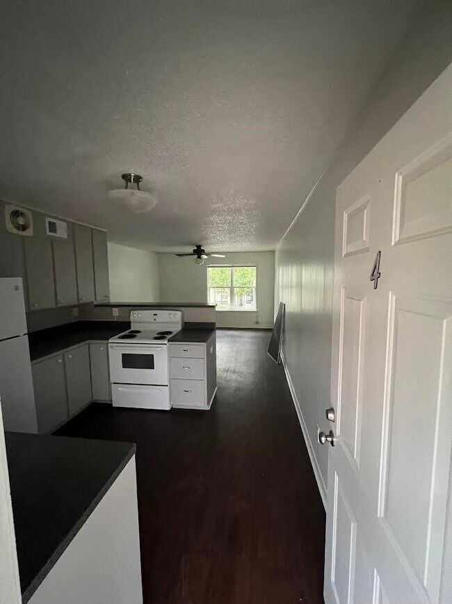 512 1st St unit 4, College Station, TX 77840 - photo 7