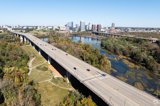 Several major roads connect Downtown Richmond to Piney Knolls.