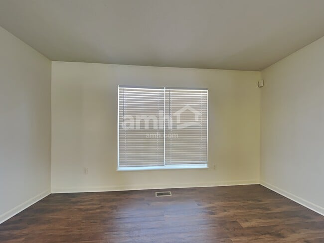 2055 Whispering Wind Ln, Amelia, OH 45102 - photo 4