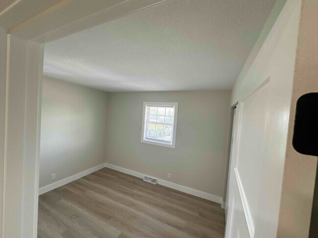 407 W 65th St, Davenport, IA 52806 - photo 5