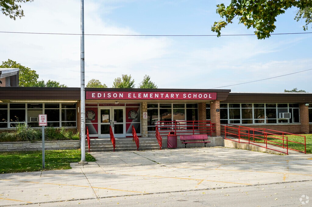 Edison Elementary School provides education in the neighborhood of 
Stickney