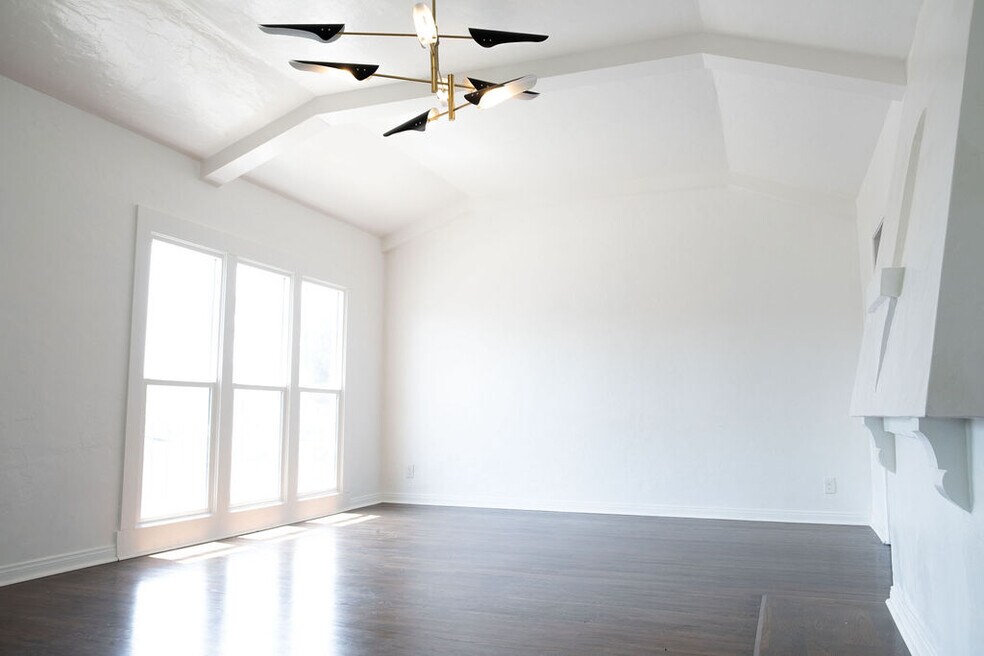 3029 W Vernon Ave, Los Angeles, CA 90008 - photo 1