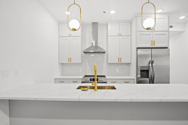 127 E Cottage St unit 8, Dorchester, MA 02125 - photo 2