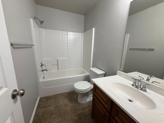 12700 Nittany Dr, Oklahoma City, OK 73120 - photo 4