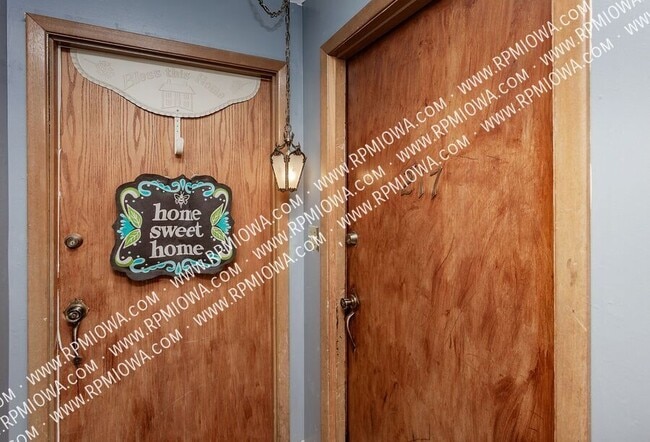 217 Loomis Ave, Des Moines, IA 50315 - photo 2