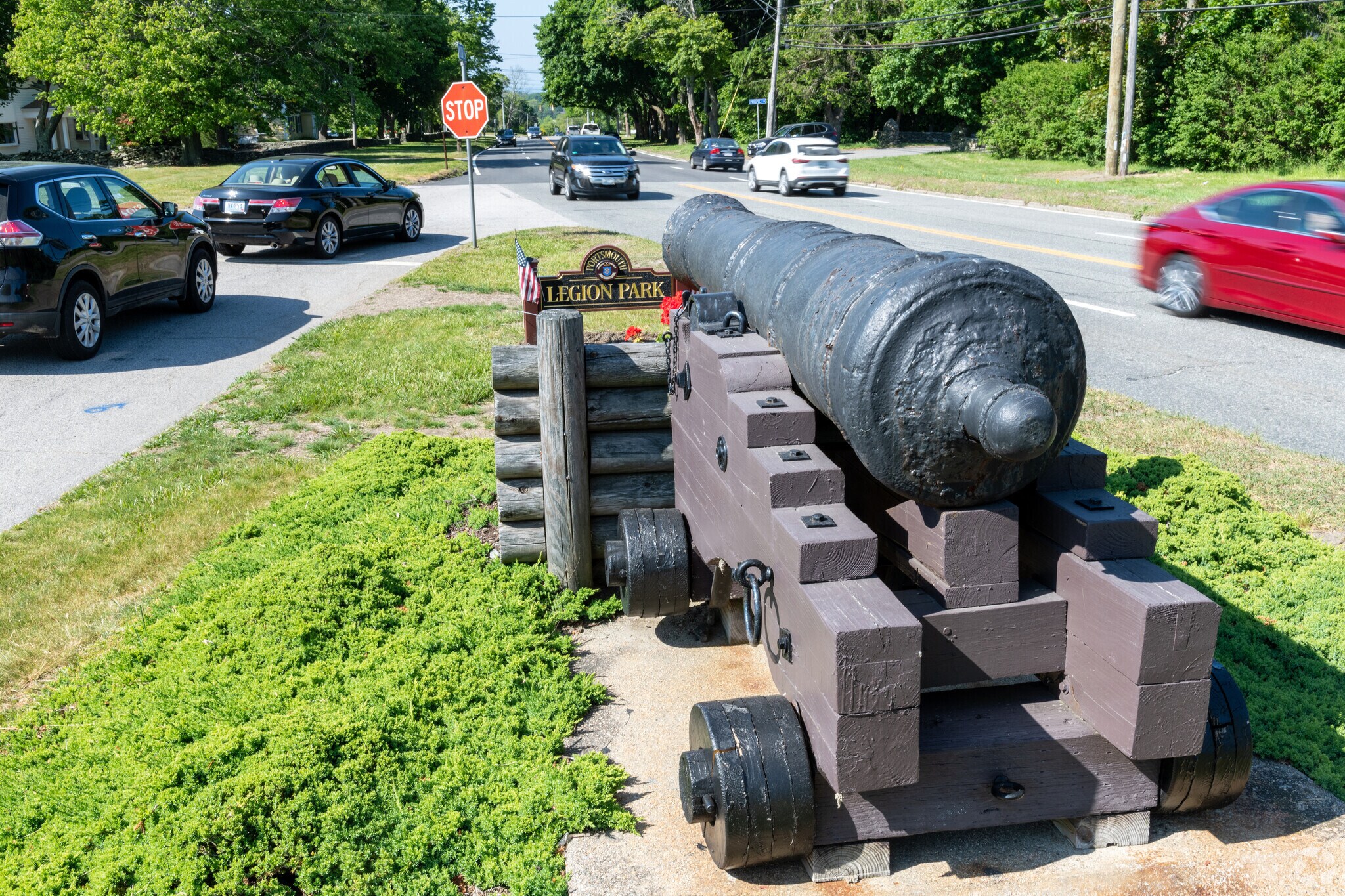 "Old Flora" is an eighteen-pounder British canon in the Portsmouth neighborhood 's Legion Park.