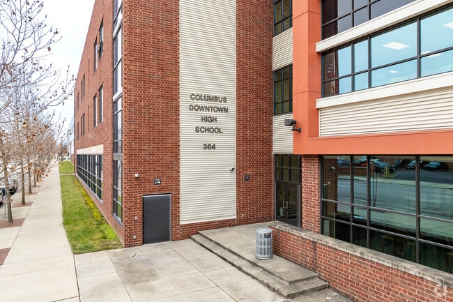 Columbus Downtown High School is located in Uptown District, Columbus Ohio.