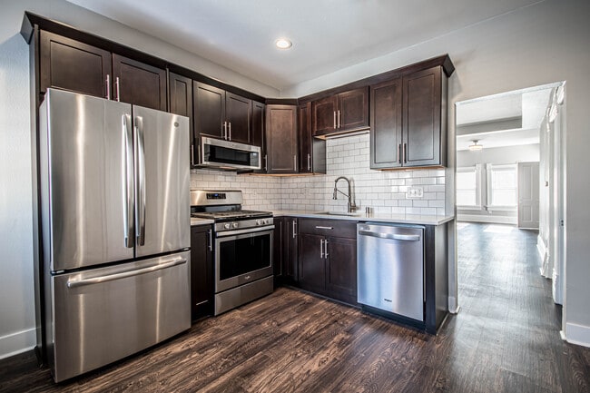 1014 E Pearson St, Milwaukee, WI 53202 - photo 3