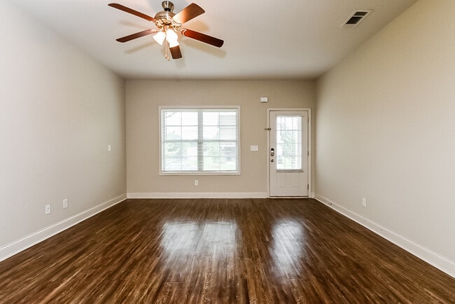 1024 Allegiance Dr, Locust Grove, GA 30248 - photo 4