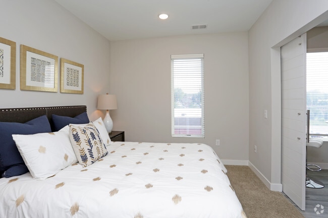 1BR, 1BA - 690 SF - Bedroom