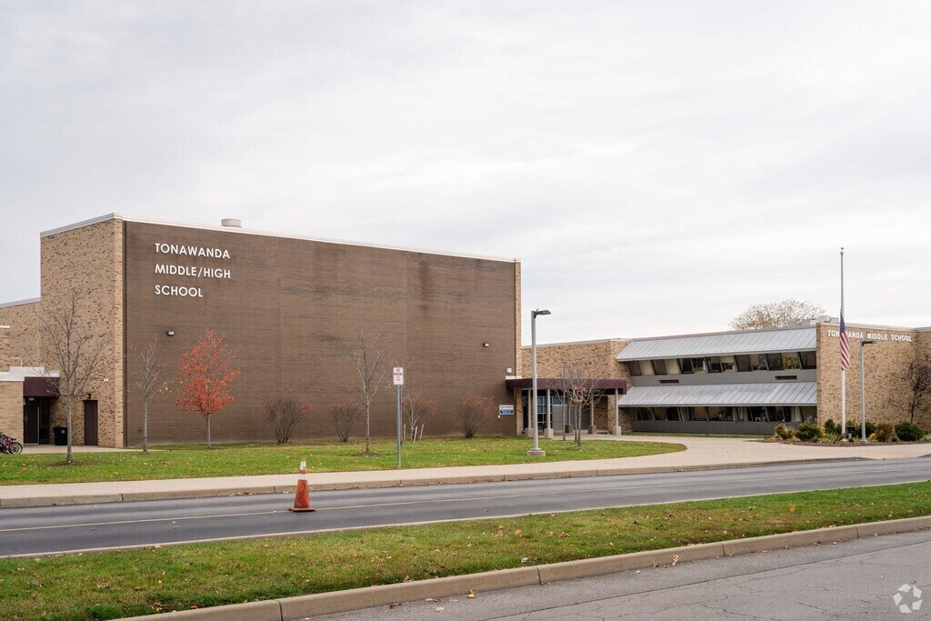 Tonawanda Middle High School serves 900 students in grades 6 to 12.
