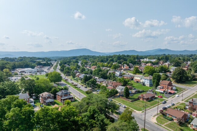 Shenandoah West has access to Melrose Avenue which provides Valley Metro transportation.